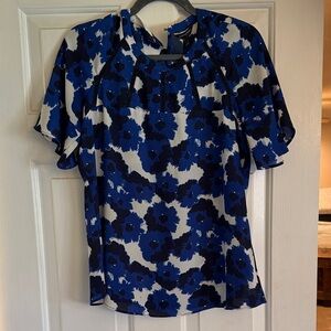 Banana Republic Blue and White Floral Short-Sleeve Blouse